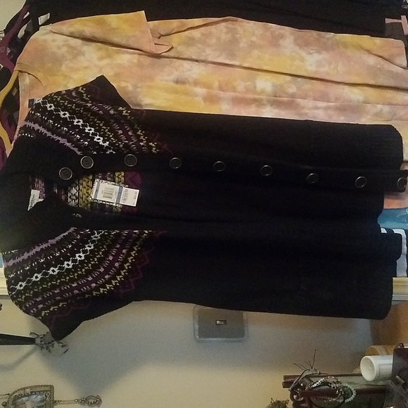 Sweater - Picture 2 of 9